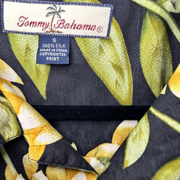 Tommy Bahama 100% Silk size Small - Picture 4 of 4